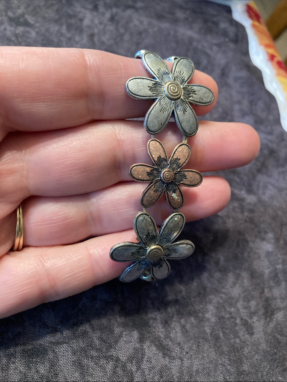 Elegant Stretch Metallic Flower Bracelet